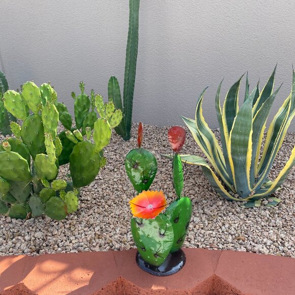 Metal Prickly Pear with Tuna Flower Yard Art Garden Decor - Picture 1 of 3